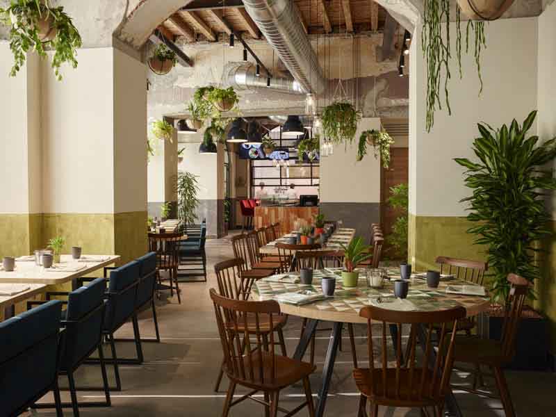 arredi per il ristorante Soulgreen Milano