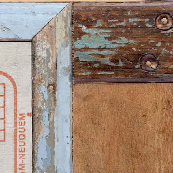 legno riciclato da cassette della frutta e vecchie porte