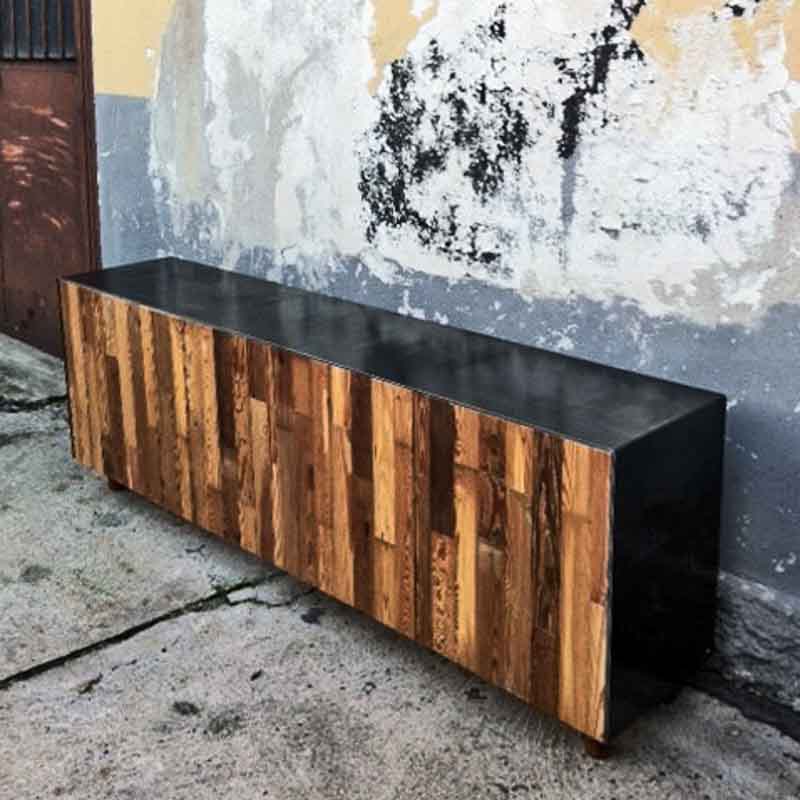 credenza lamiera e parquet