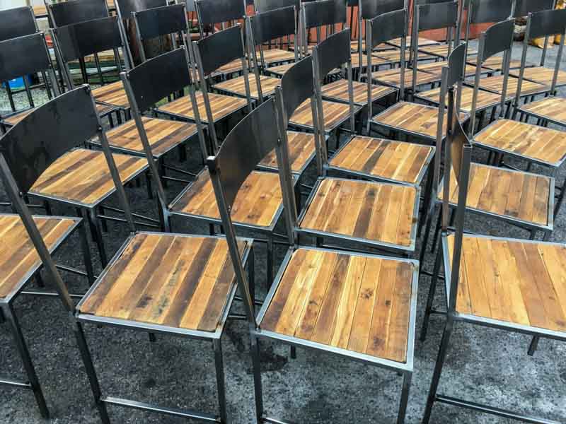 sedie design legno e ferro per ristorante Milano