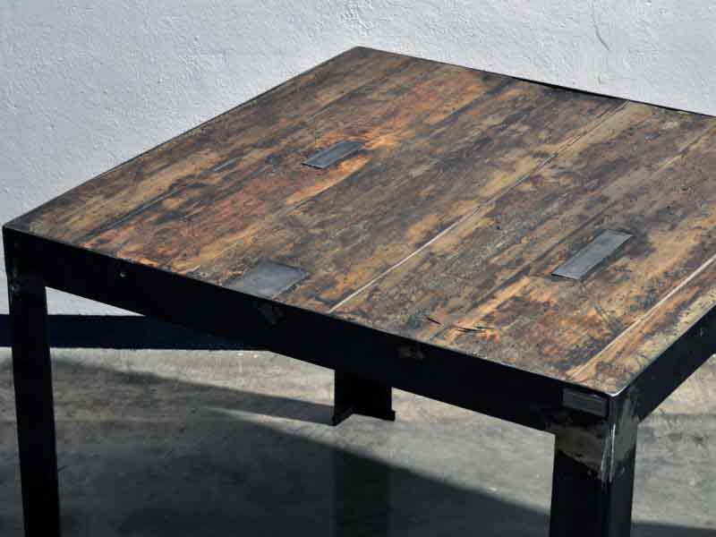 tavolo di legno recuperato e ferro