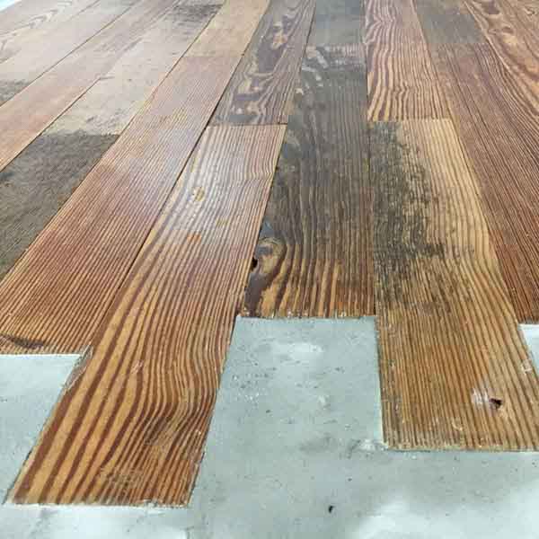 parquet di peach pine recuperato e cemento